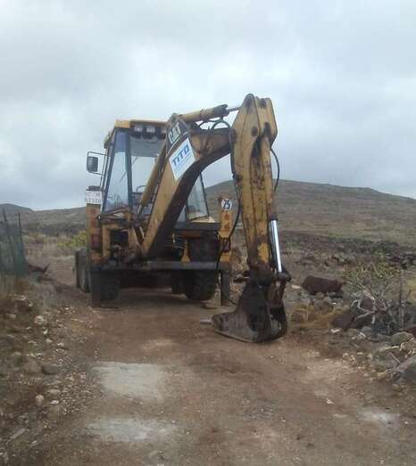 Tractor desplazado hoy por la empresa a Rosiana para el reinicio de los trabajos (Foto TA)
